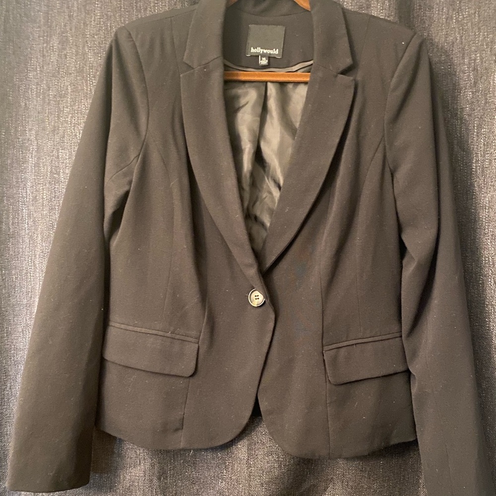 XL black blazer, if goes to hip length and have one butten